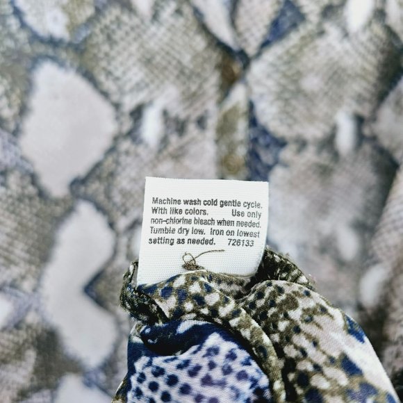 ANA A New Approach Popover Blouse L Blue Green Snake Print Semi Sheer Tab Sleeve - Picture 10 of 13
